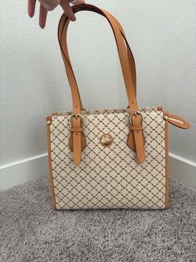 Rioni Monogram Shoulder Tote – Classic & Structured